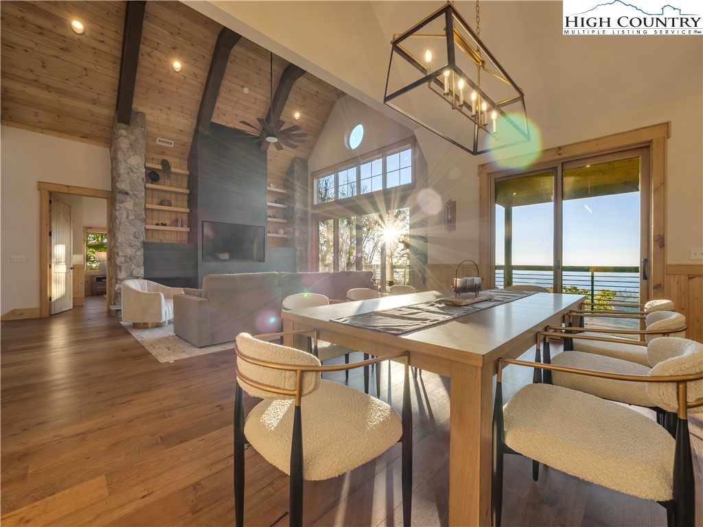 221 N Bear Rock Trail