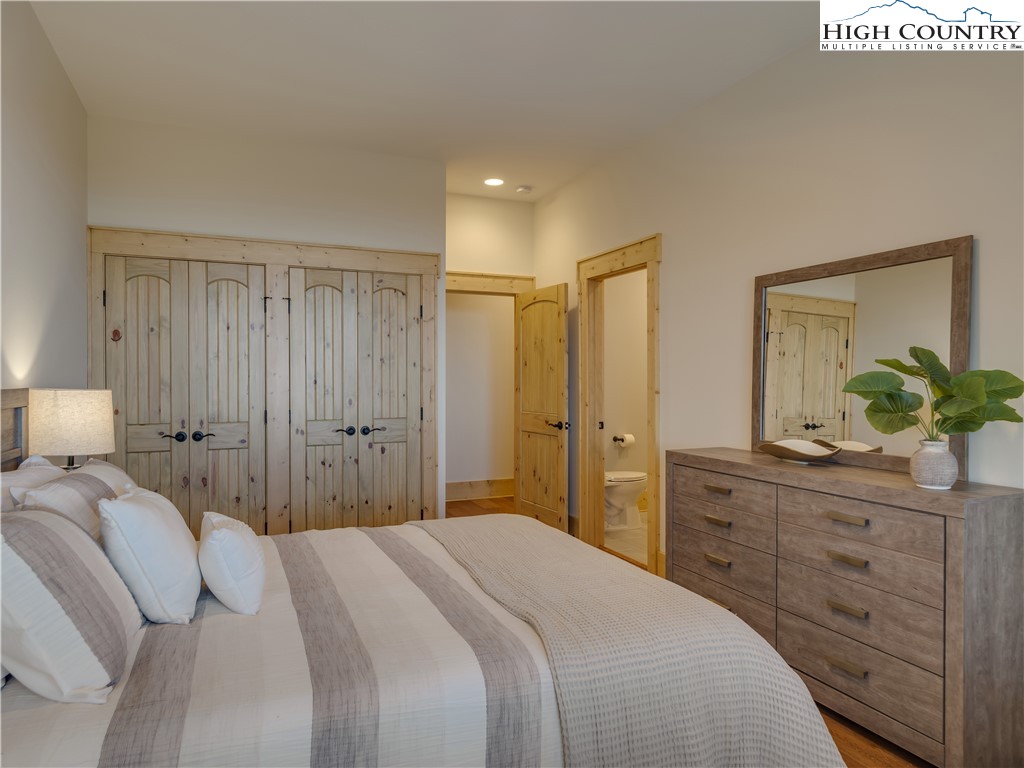221 N Bear Rock Trail