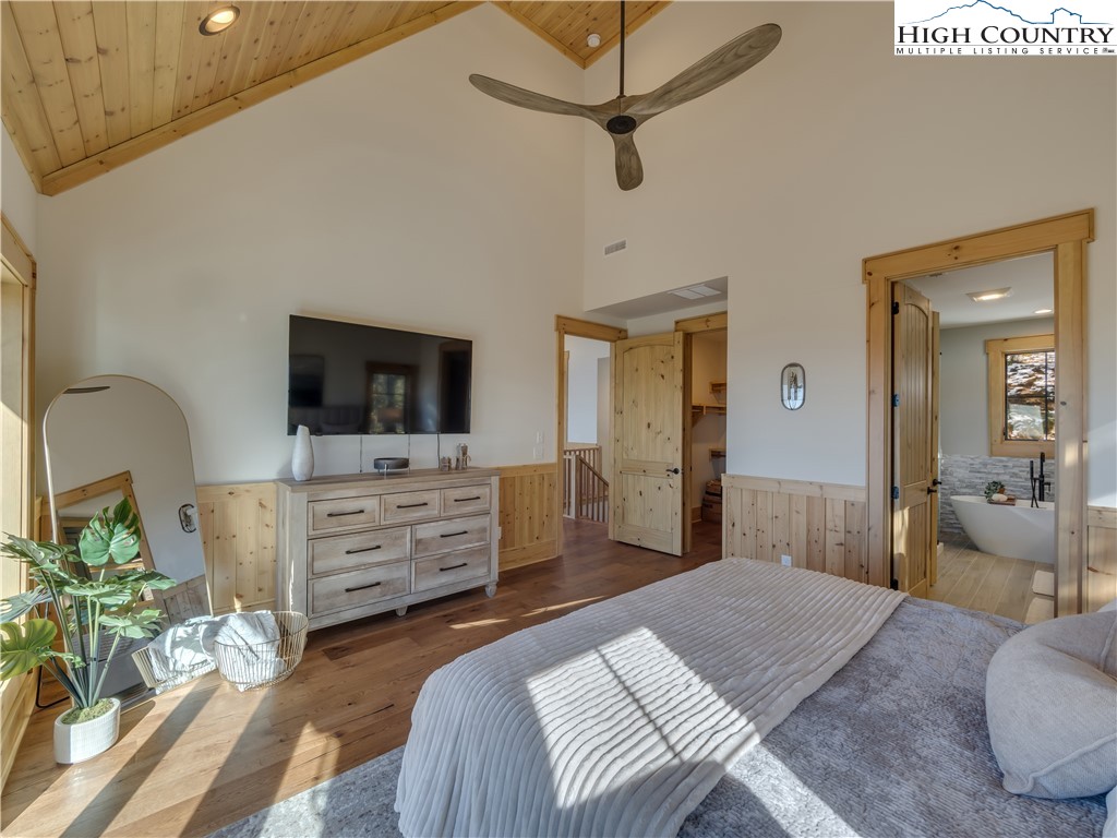 221 N Bear Rock Trail