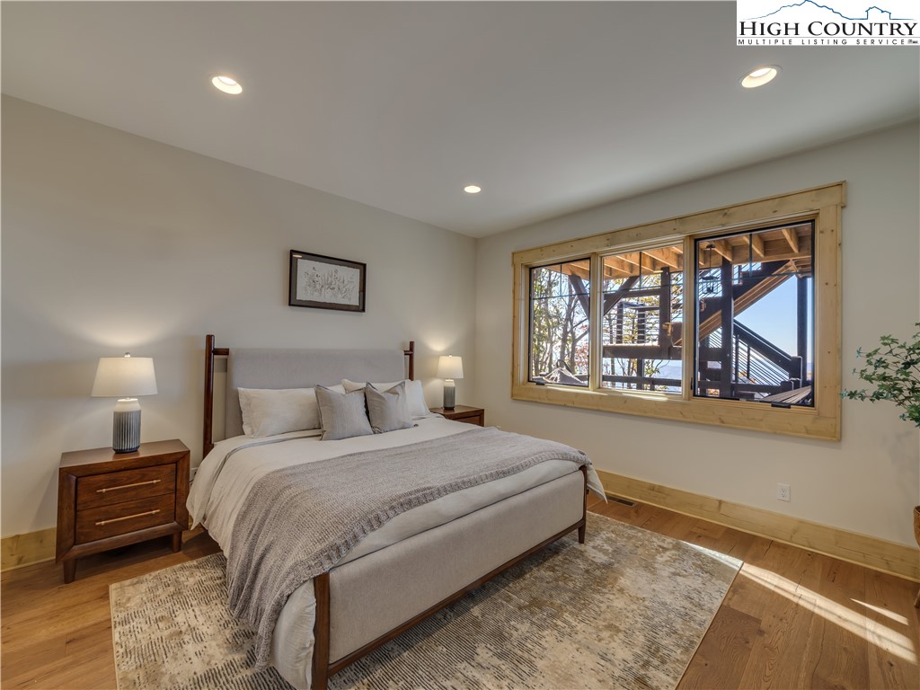 221 N Bear Rock Trail