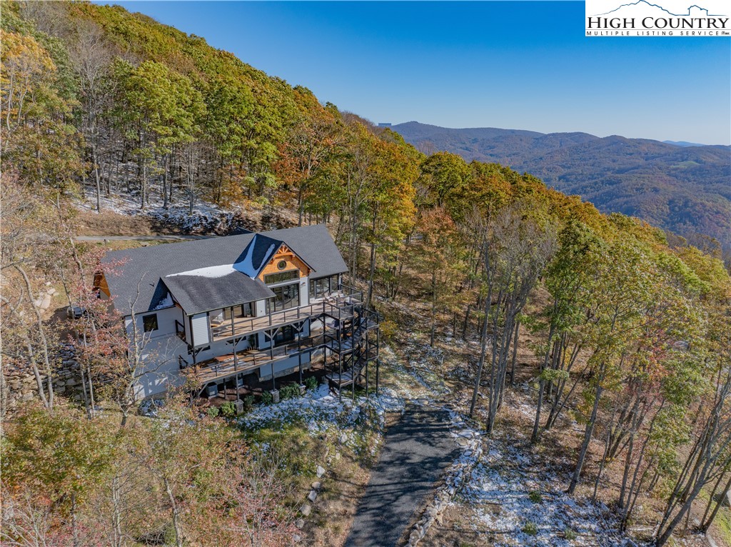221 N Bear Rock Trail