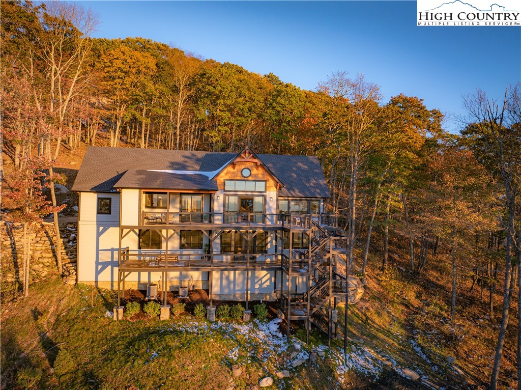 221 N Bear Rock Trail