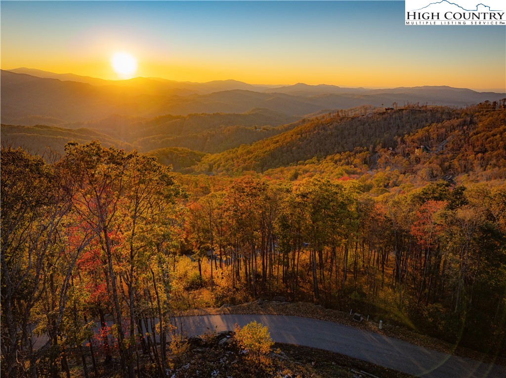 221 N Bear Rock Trail