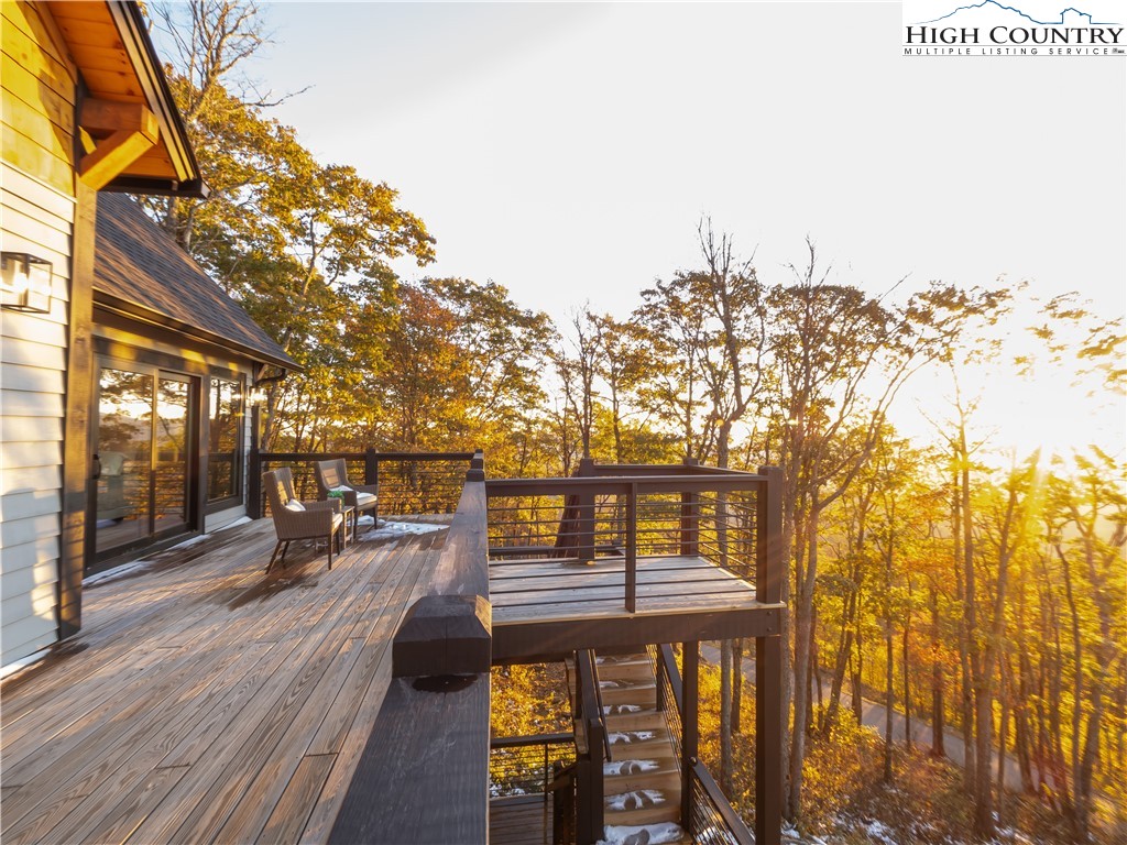 221 N Bear Rock Trail