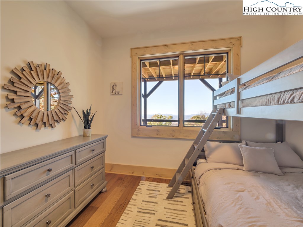 221 N Bear Rock Trail