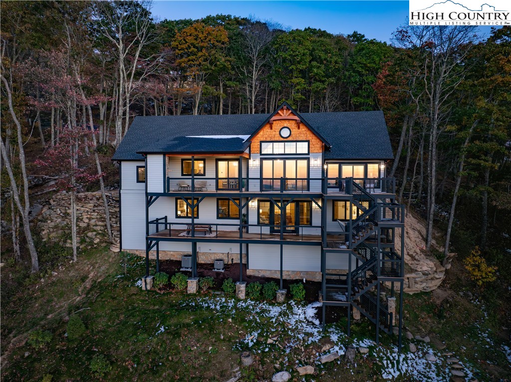 221 N Bear Rock Trail