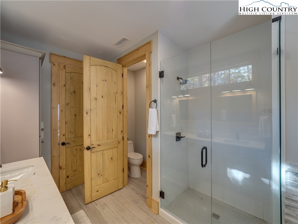 221 N Bear Rock Trail
