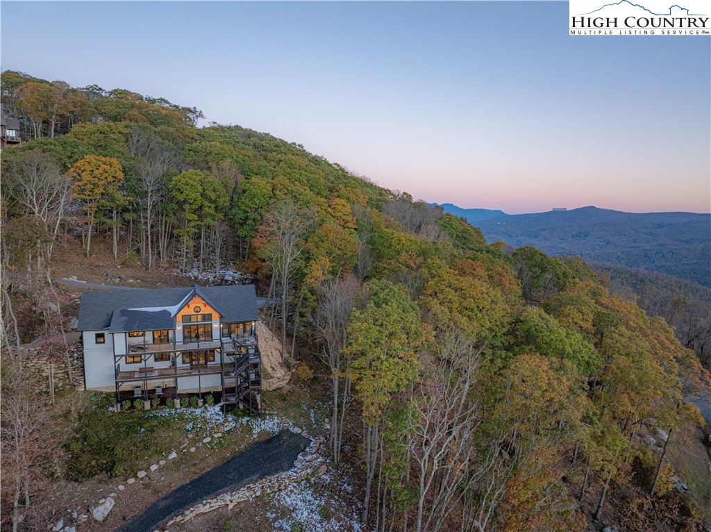 221 N Bear Rock Trail