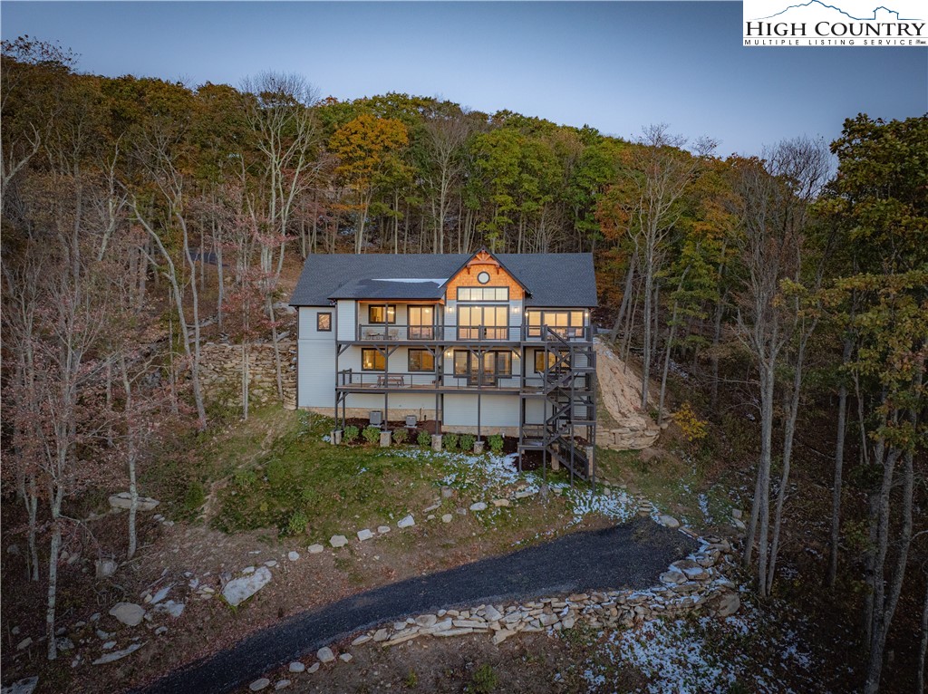 221 N Bear Rock Trail