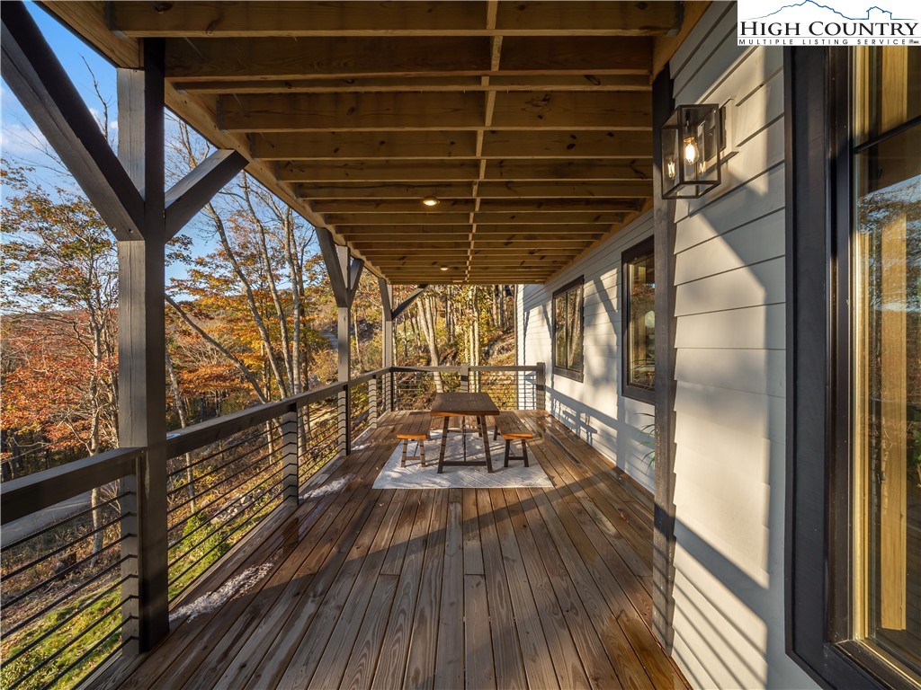 221 N Bear Rock Trail