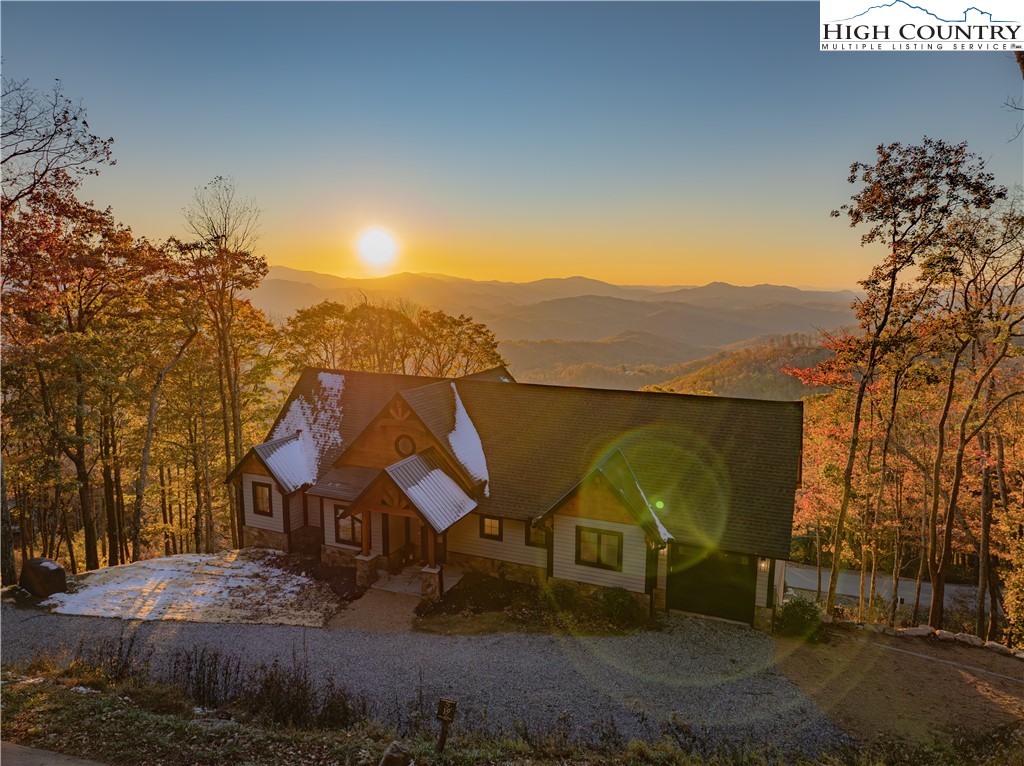 221 N Bear Rock Trail