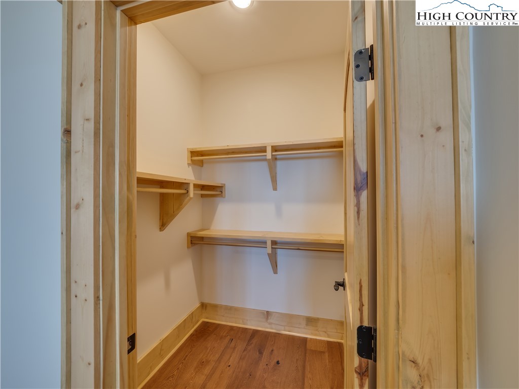 221 N Bear Rock Trail