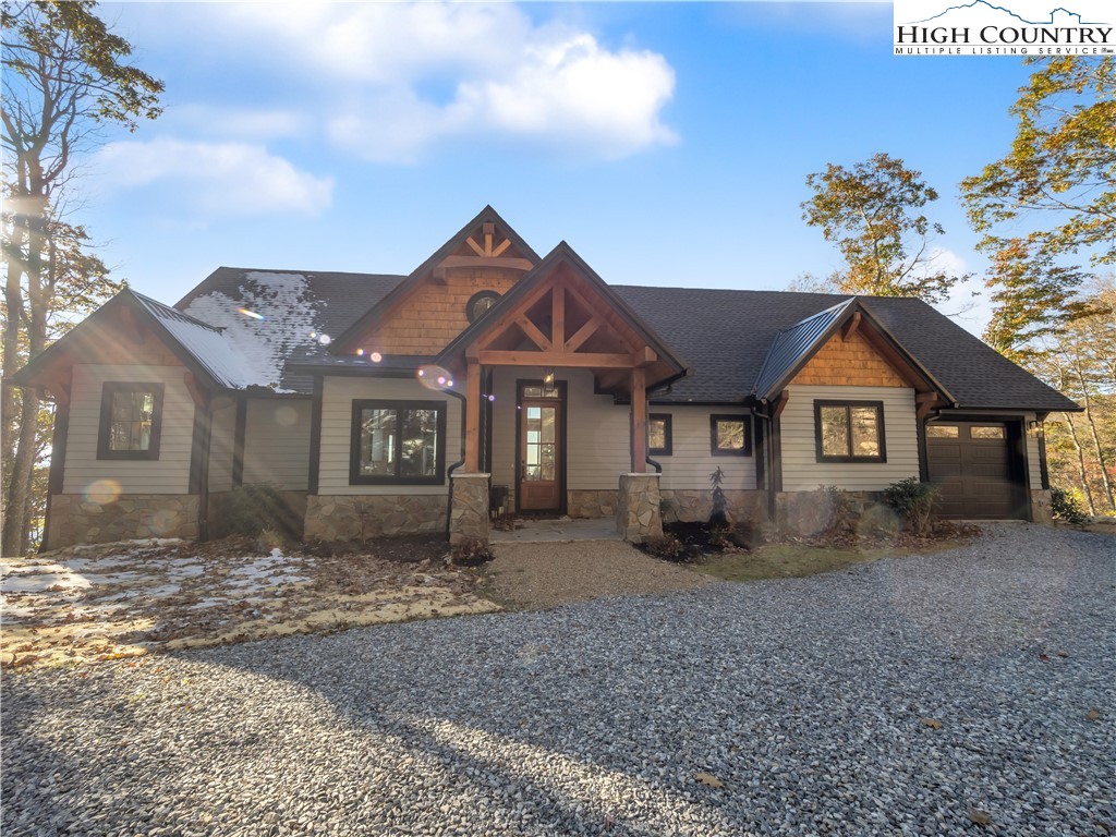 221 N Bear Rock Trail