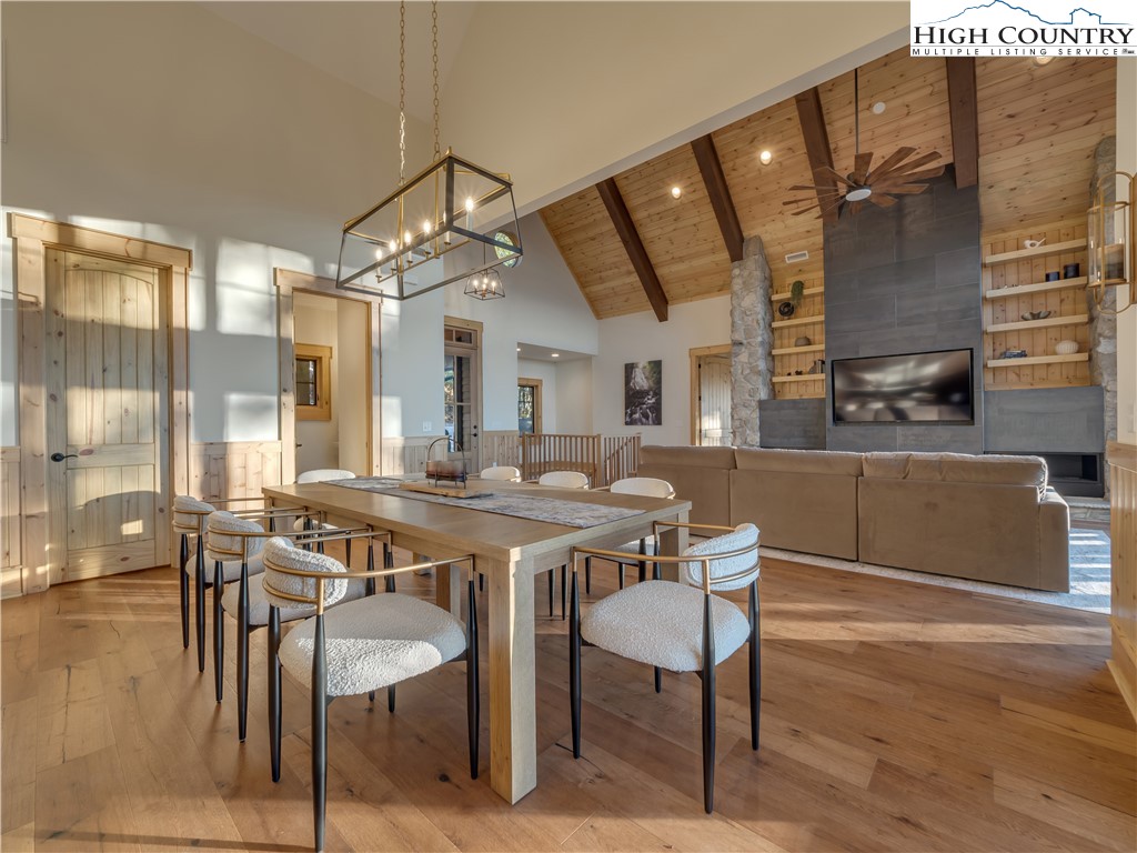221 N Bear Rock Trail