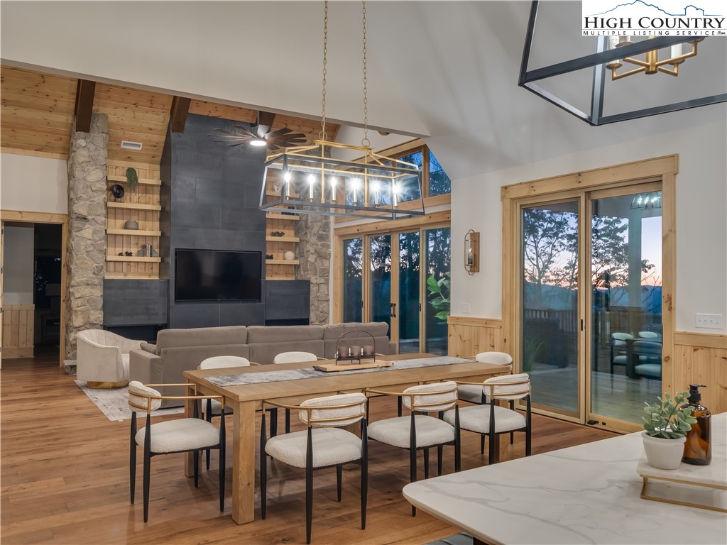 221 N Bear Rock Trail