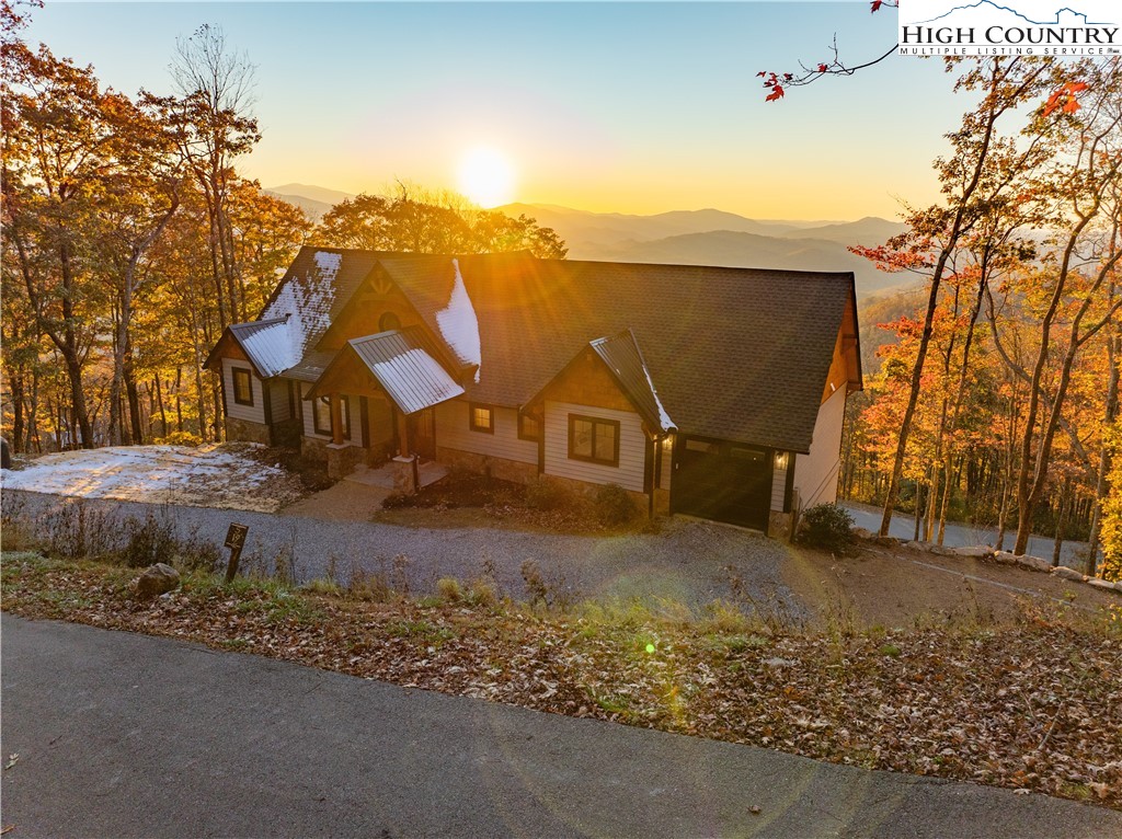 221 N Bear Rock Trail