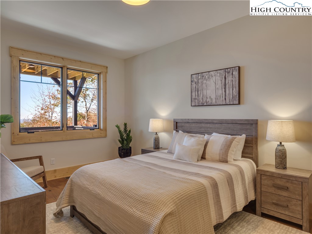 221 N Bear Rock Trail