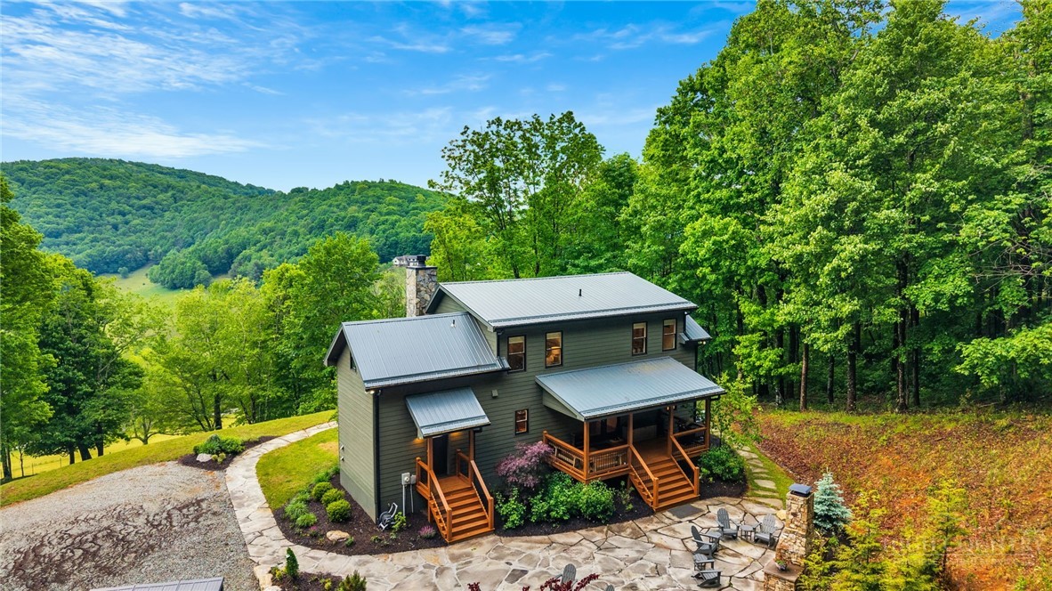 355 Cascade Lane