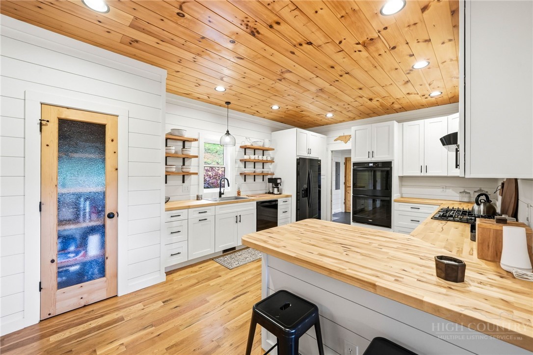 355 Cascade Lane