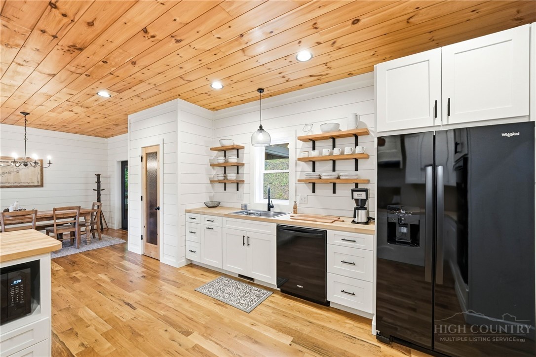 355 Cascade Lane