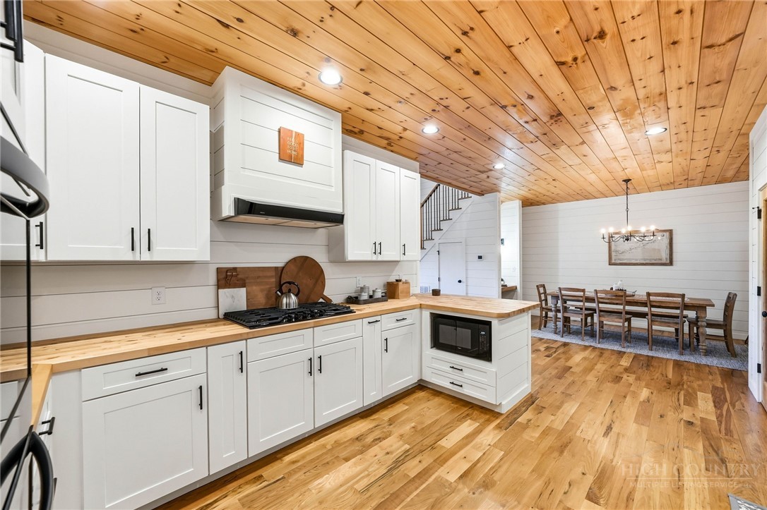 355 Cascade Lane