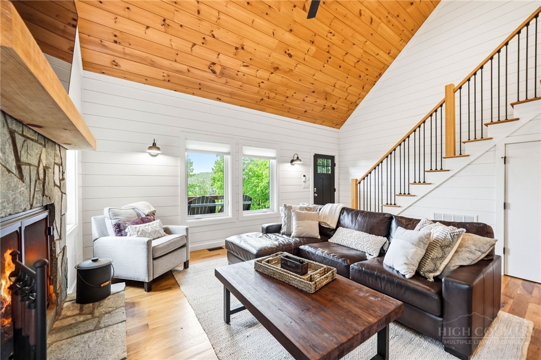 355 Cascade Lane