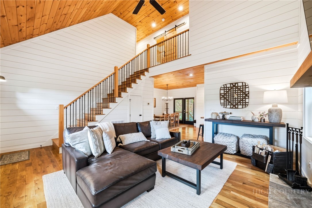 355 Cascade Lane