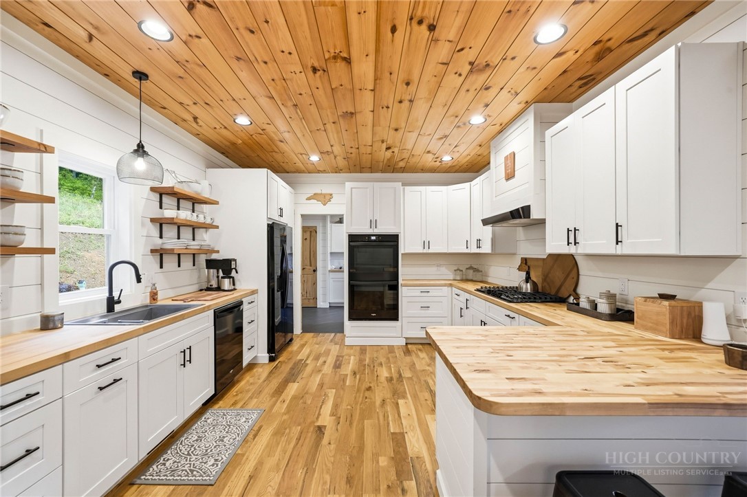 355 Cascade Lane
