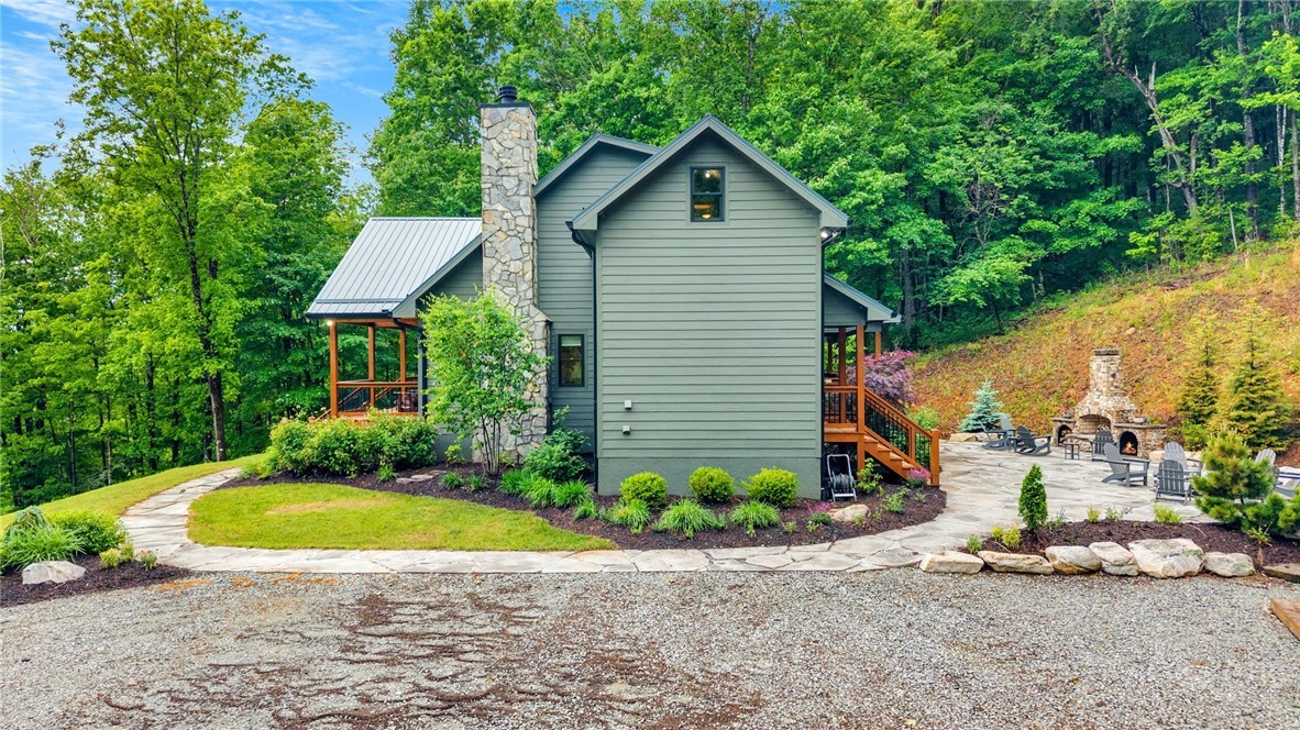 355 Cascade Lane