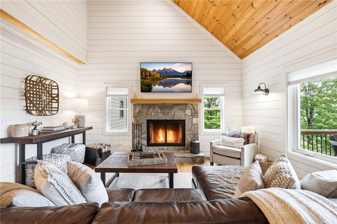 355 Cascade Lane