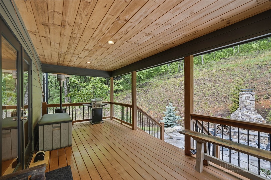 355 Cascade Lane