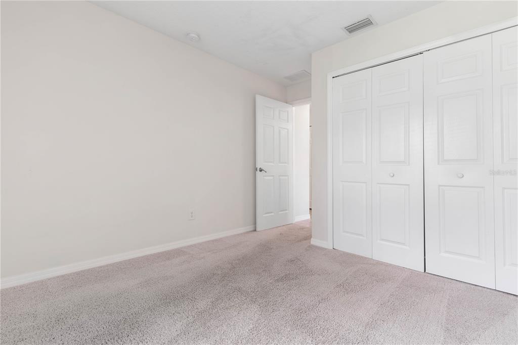 28 ROXBURY LN