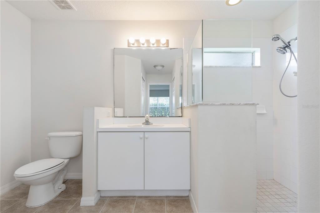 28 ROXBURY LN
