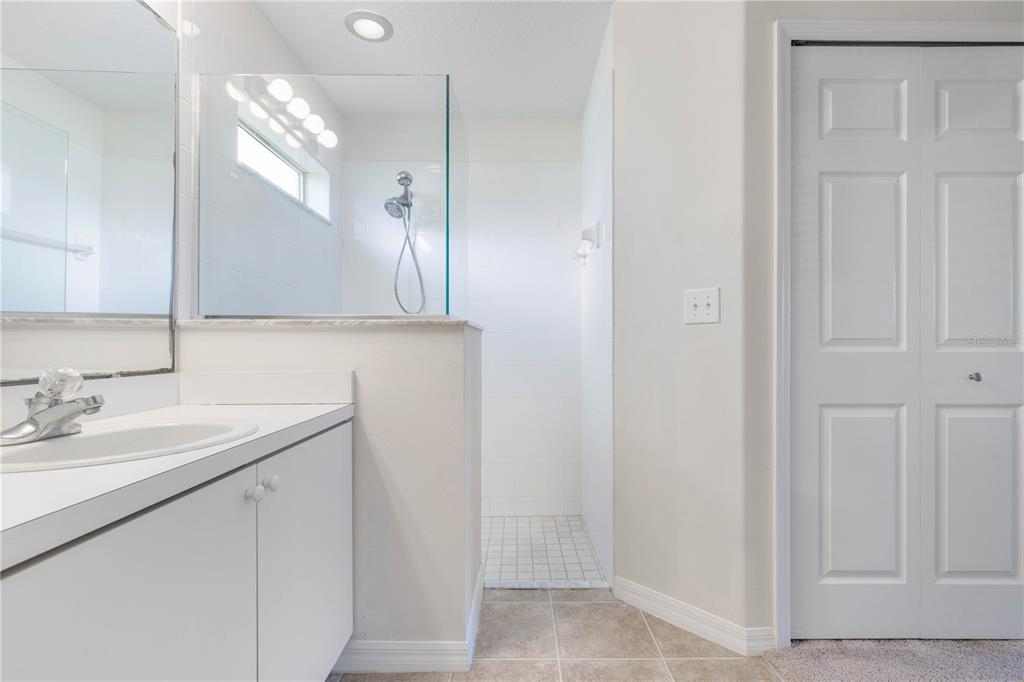 28 ROXBURY LN