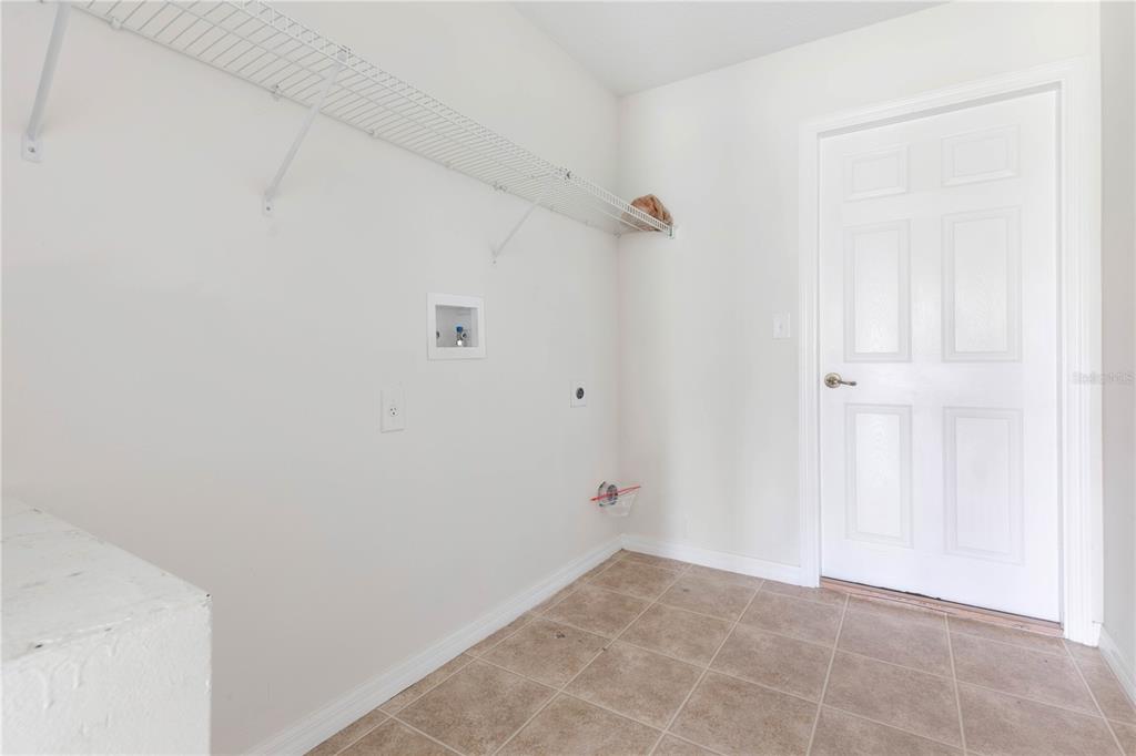 28 ROXBURY LN