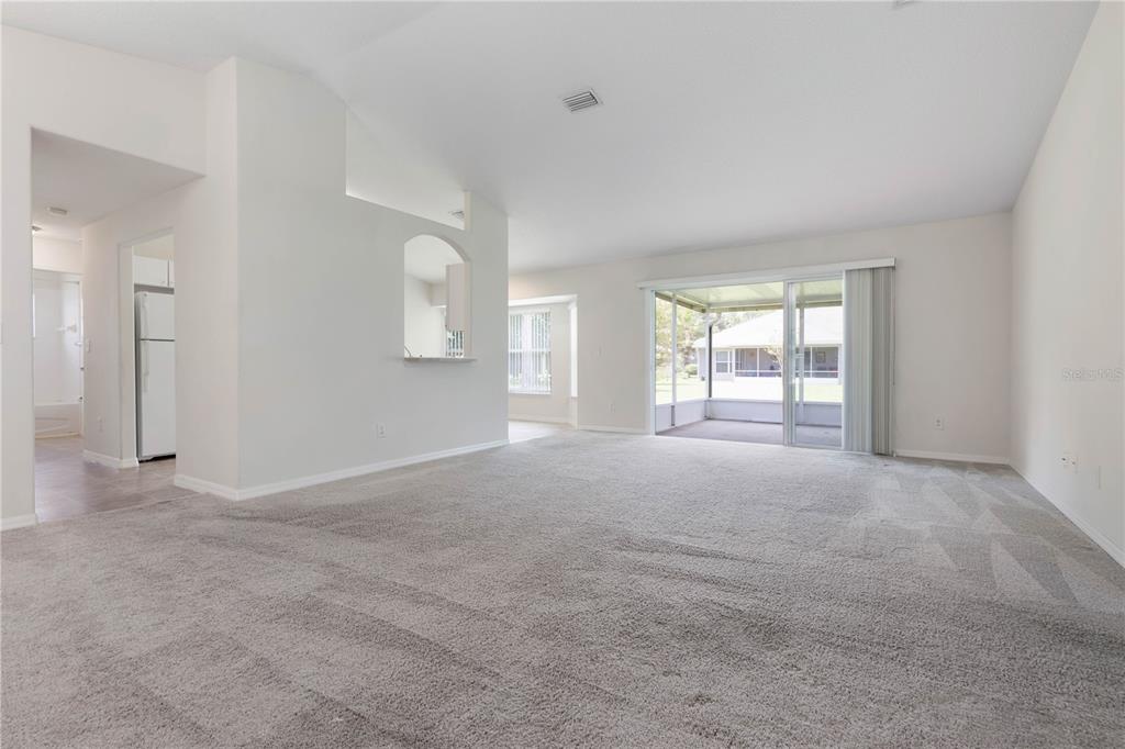 28 ROXBURY LN