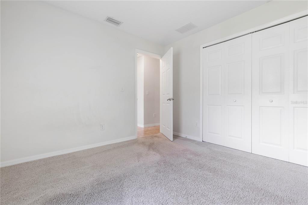 28 ROXBURY LN