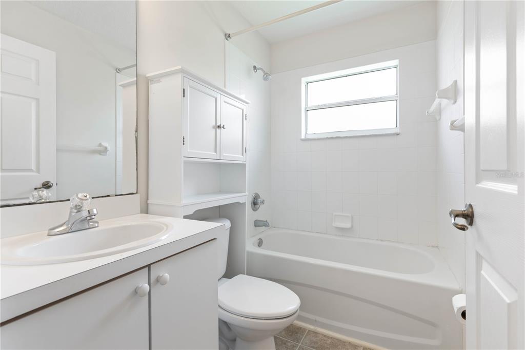 28 ROXBURY LN