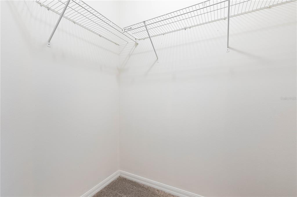 28 ROXBURY LN