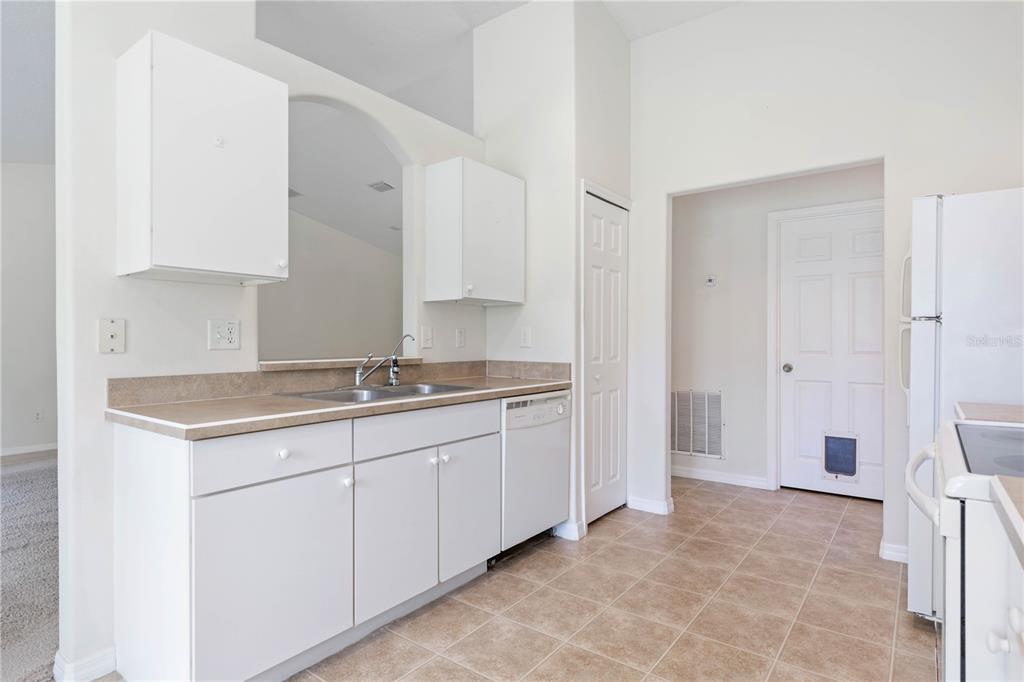 28 ROXBURY LN