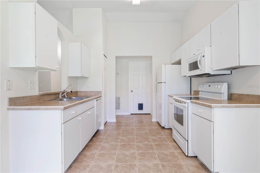 28 ROXBURY LN