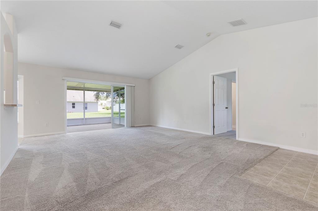 28 ROXBURY LN