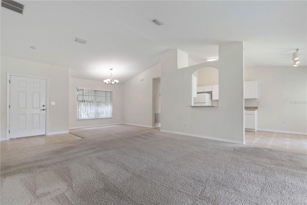 28 ROXBURY LN