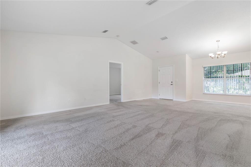 28 ROXBURY LN