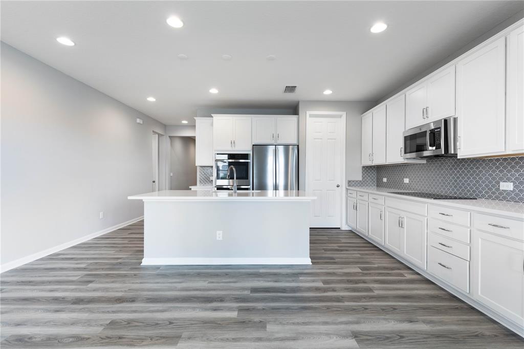 13 LOS LAGOS BLVD