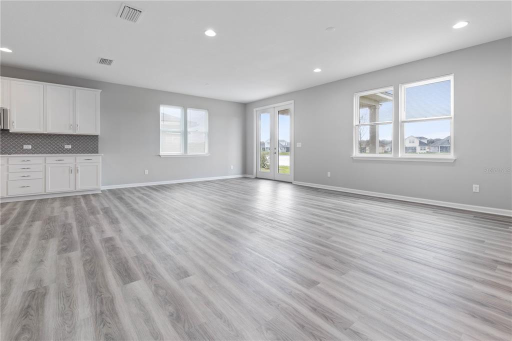 13 LOS LAGOS BLVD