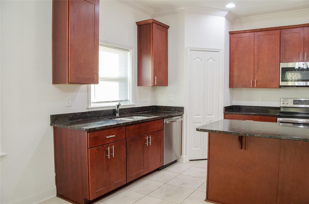 52 FREDERICK LN