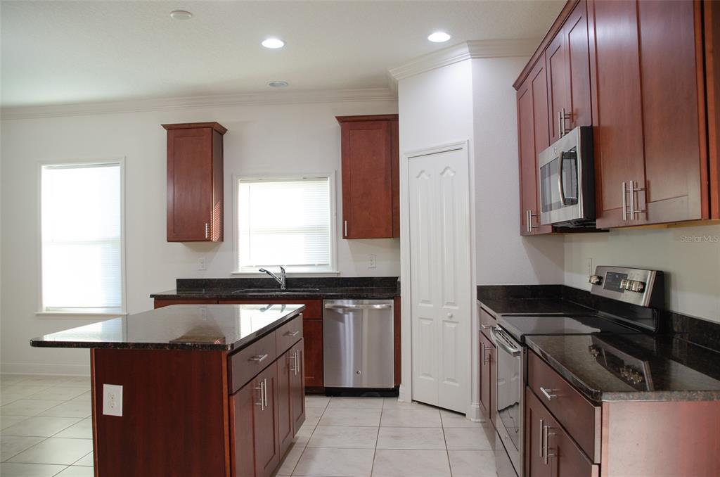52 FREDERICK LN