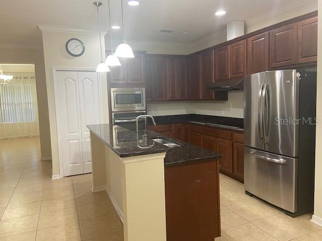 8 BEECHWOOD LN