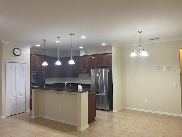 8 BEECHWOOD LN